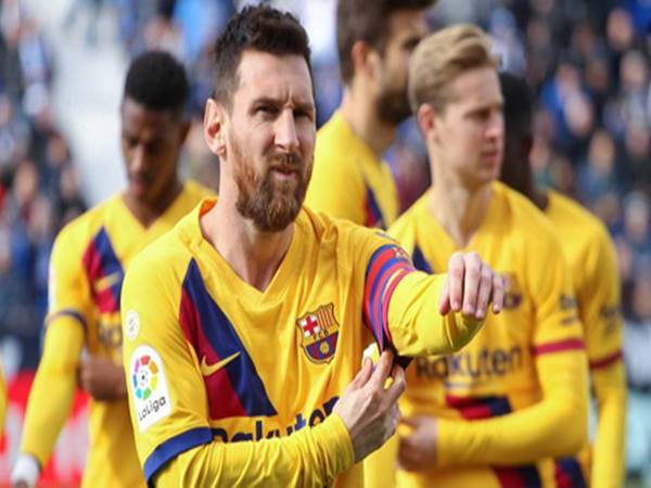 Messi cán mốc 700 trận cho Barca