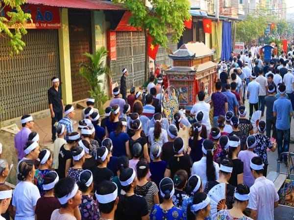 Ý nghĩa tâm linh khi đi đường gặp đám ma đánh số mấy