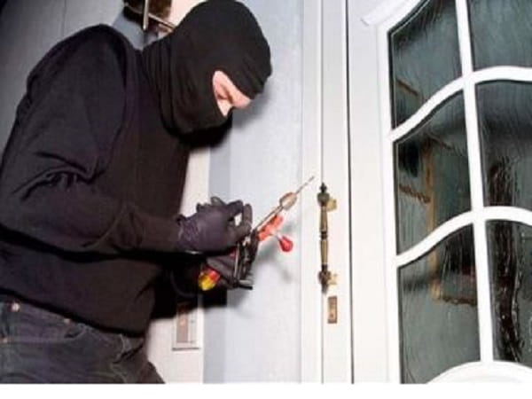 Nhìn thấy ăn trộm ở nhà hàng xóm