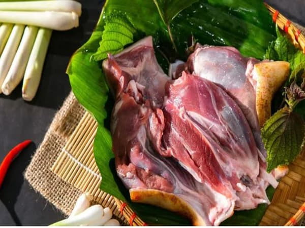 Bầu có ăn được thịt dê không