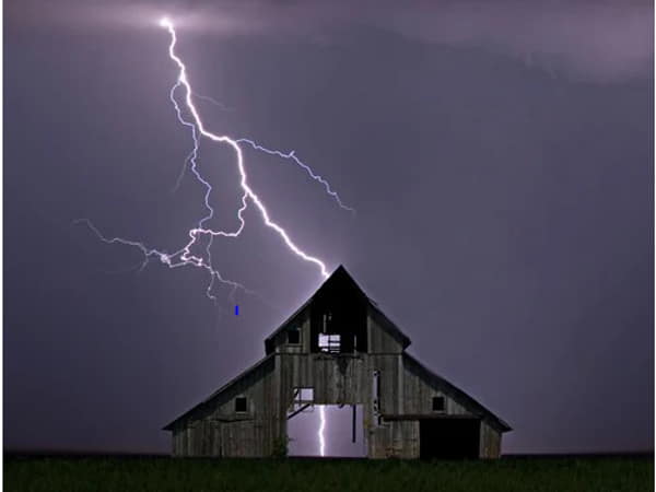 Sét đánh vào nhà báo hiệu điều gì trong tâm linh